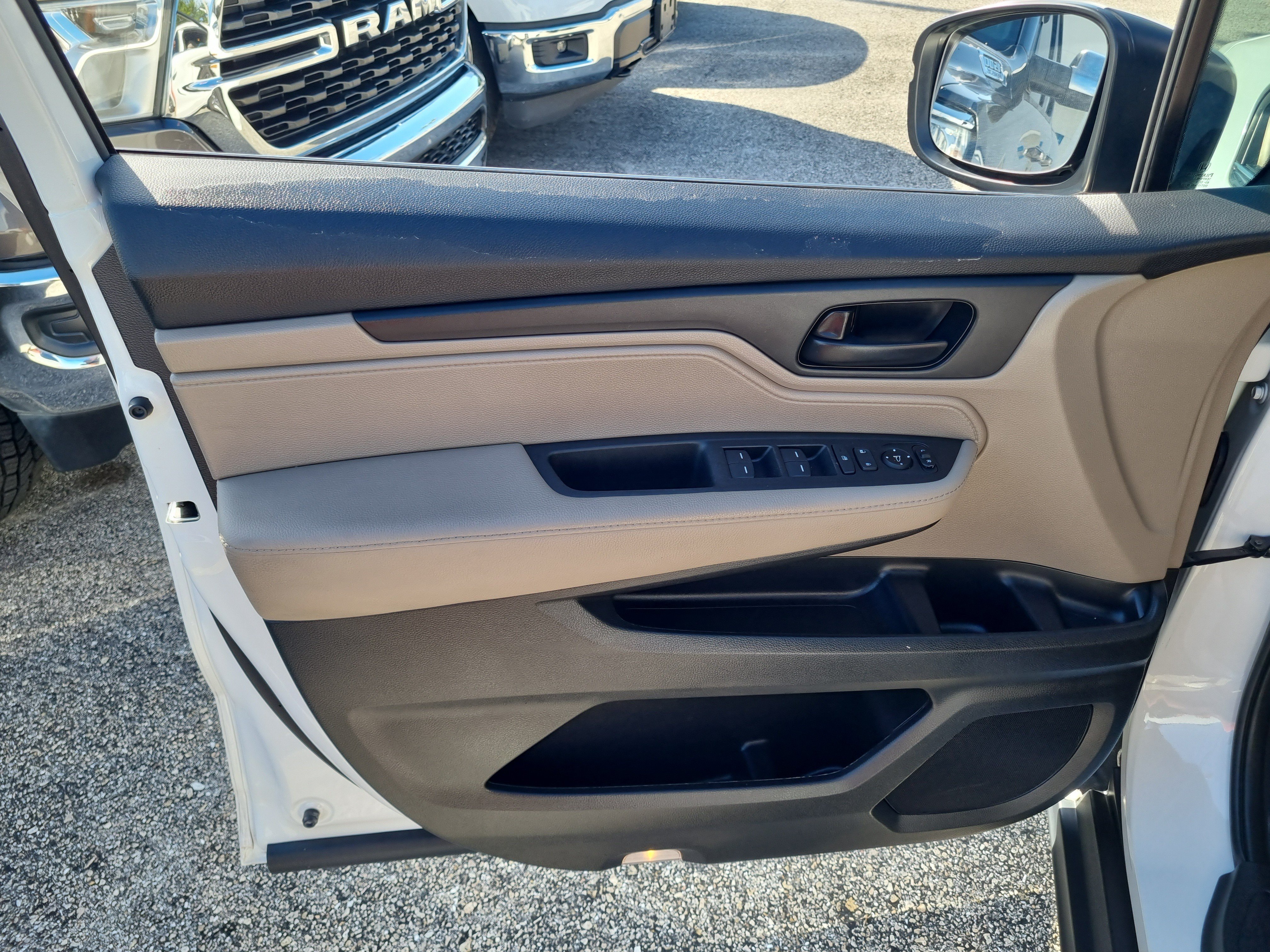 Used 2023 Honda Odyssey EX image 23