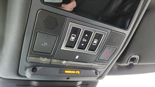 Used 2024 Land Rover Discovery Dynamic SE AWD/4WD image 57