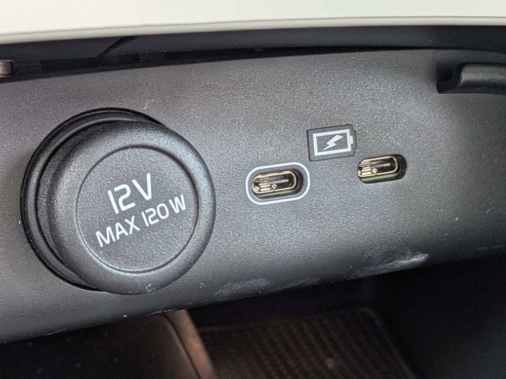 Certified 2026 Volvo XC40 B5 Plus AWD/4WD image 24