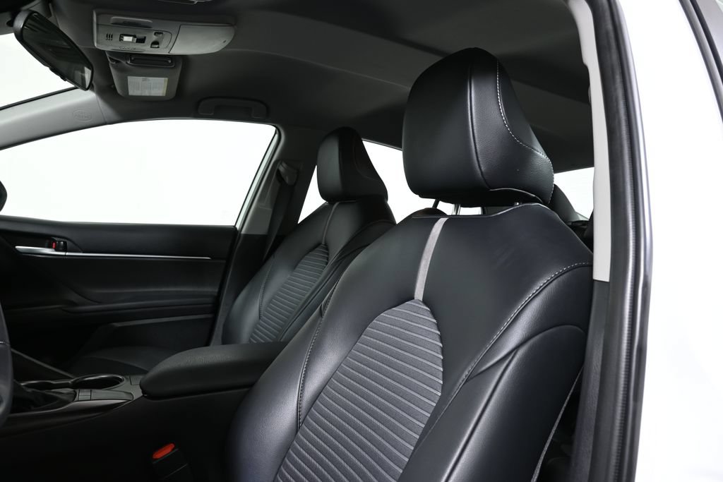 Used 2024 Toyota Camry SE w/ Cold Weather Package FWD image 5