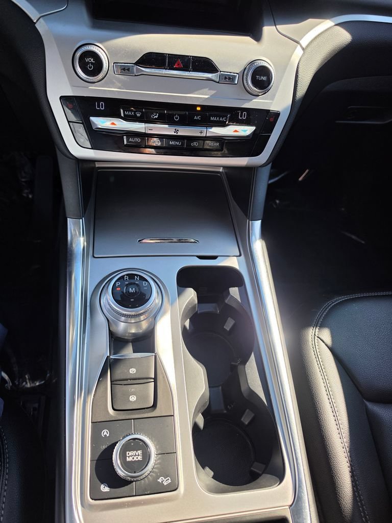 Used 2020 Ford Explorer XLT w/ Equipment Group 202A AWD/4WD image 18