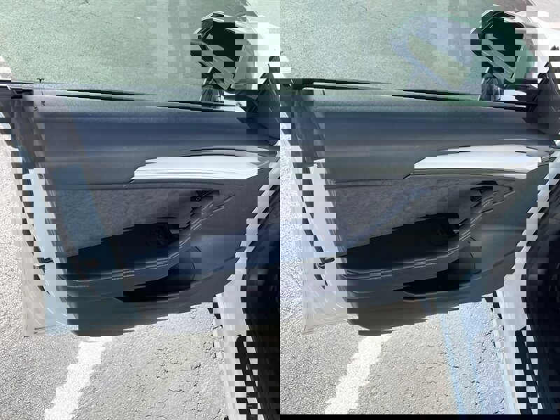 Used 2023 Tesla Model 3 Performance image 17