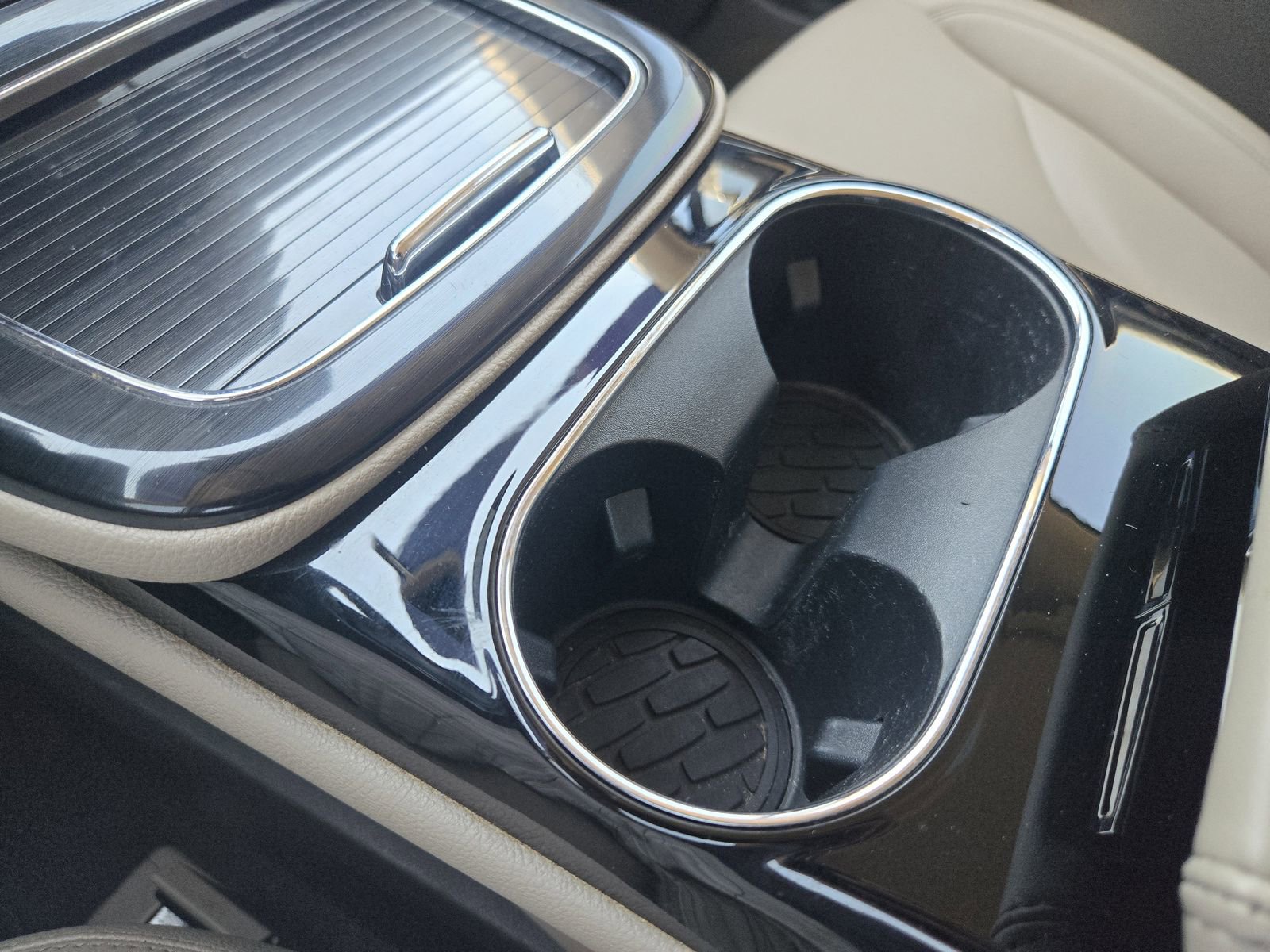 Used 2022 Lincoln Nautilus FWD w/ Premium Package image 23