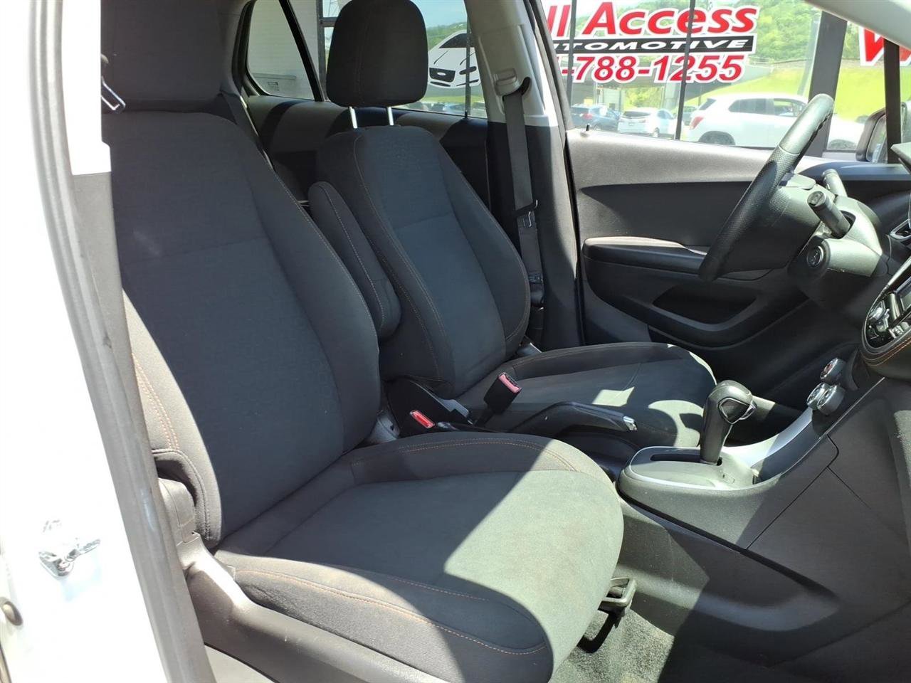 Used 2022 Chevrolet Trax LS w/ Tint and Cruise Package AWD/4WD image 6