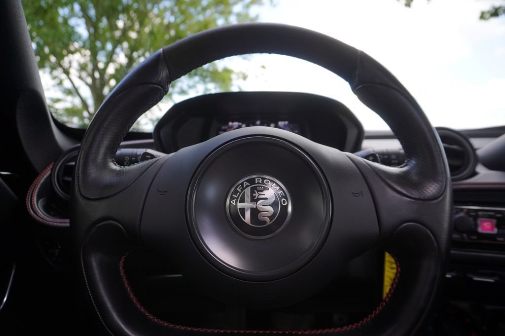 Used 2019 Alfa Romeo 4C Spider RWD image 58