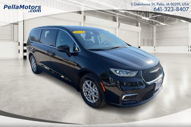 Used 2024 Chrysler Pacifica Touring-L