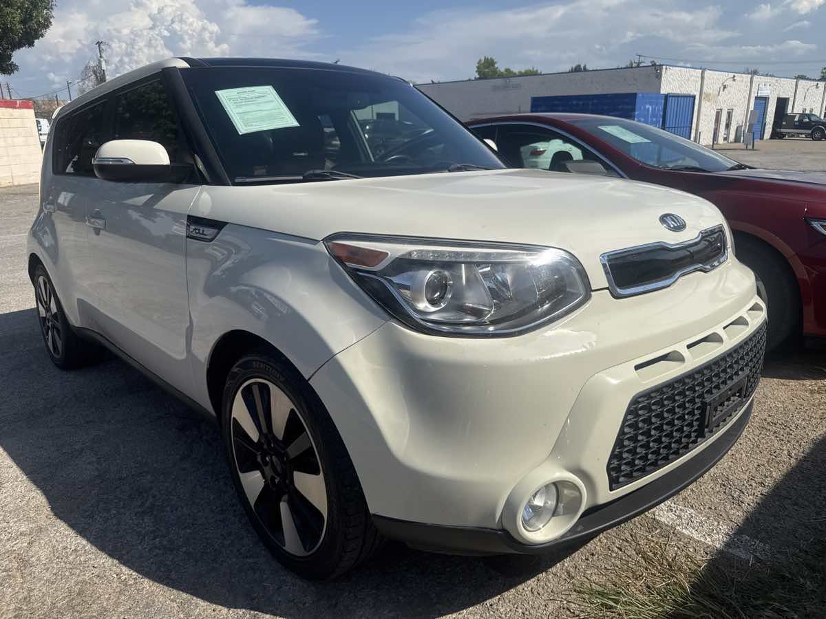Used 2015 Kia Soul ! w/ Sun & Sound Package FWD image 2