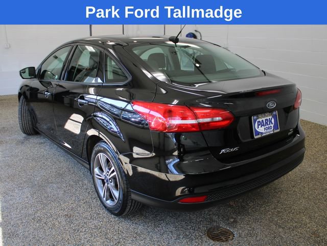 Used 2018 Ford Focus SE w/ SE Appearance Package image 3