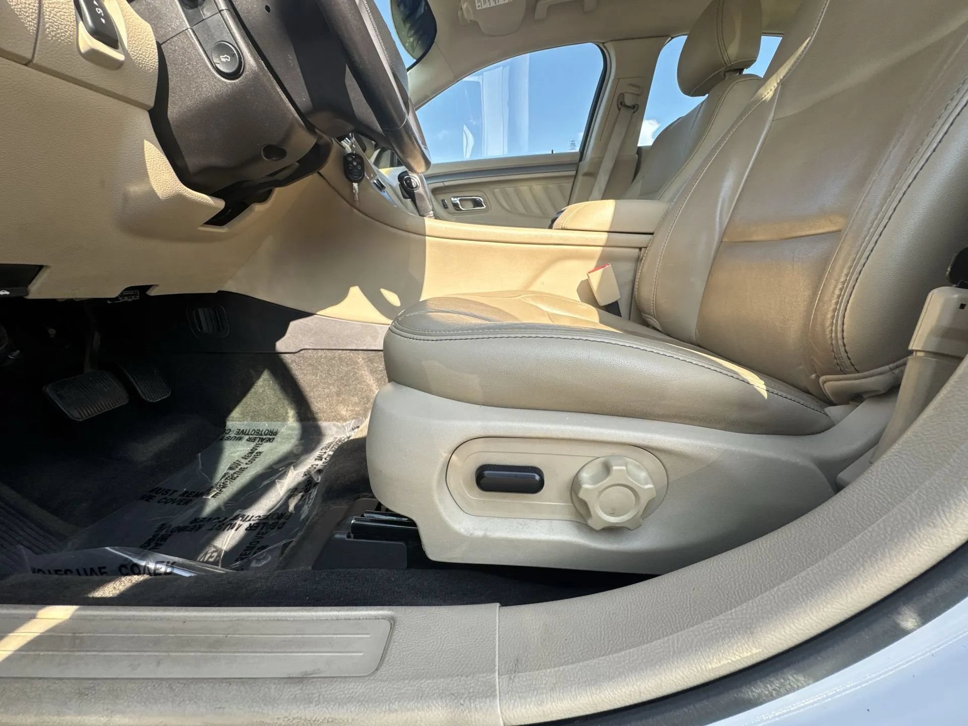 Used 2014 Ford Taurus SEL w/ Equipment Group 201A FWD image 14