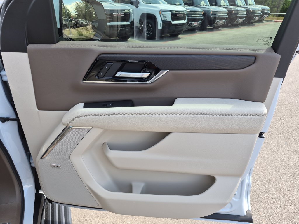 New 2026 GMC Yukon Denali w/ Denali Reserve Package AWD/4WD image 36