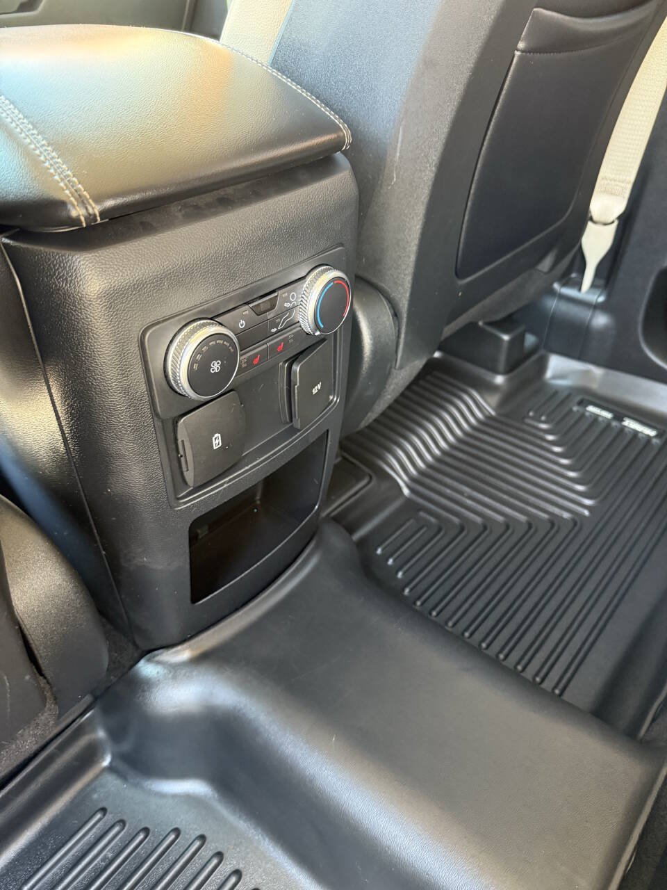 Used 2020 Ford Explorer XLT w/ Equipment Group 202A AWD/4WD image 15