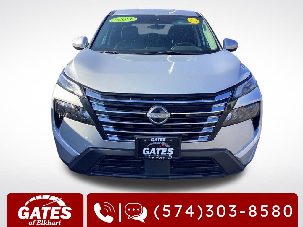 Used 2024 Nissan Rogue SV image 2