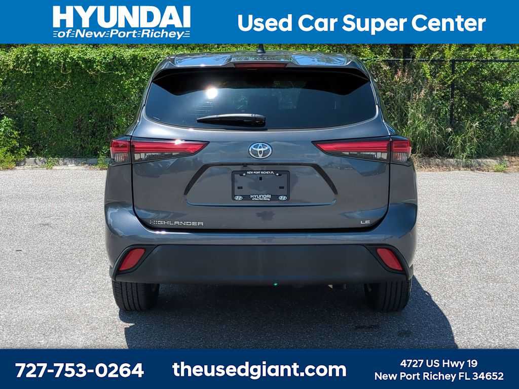 Used 2023 Toyota Highlander LE FWD image 4