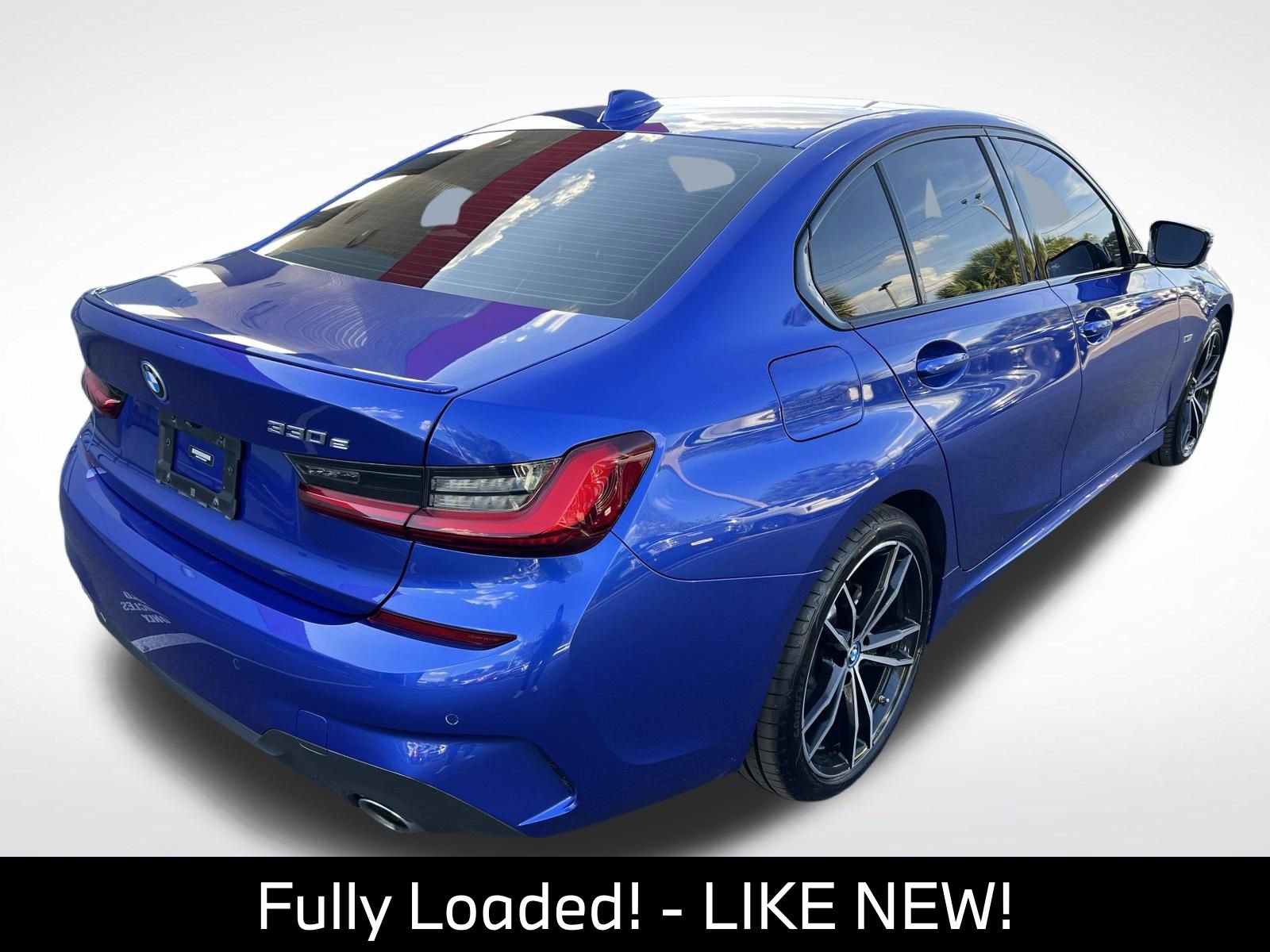 Used 2022 BMW 330e w/ M Sport Package RWD image 11