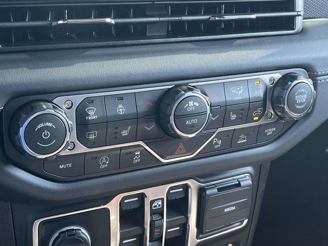Used 2026 Jeep Wrangler Unlimited Rubicon AWD/4WD image 31