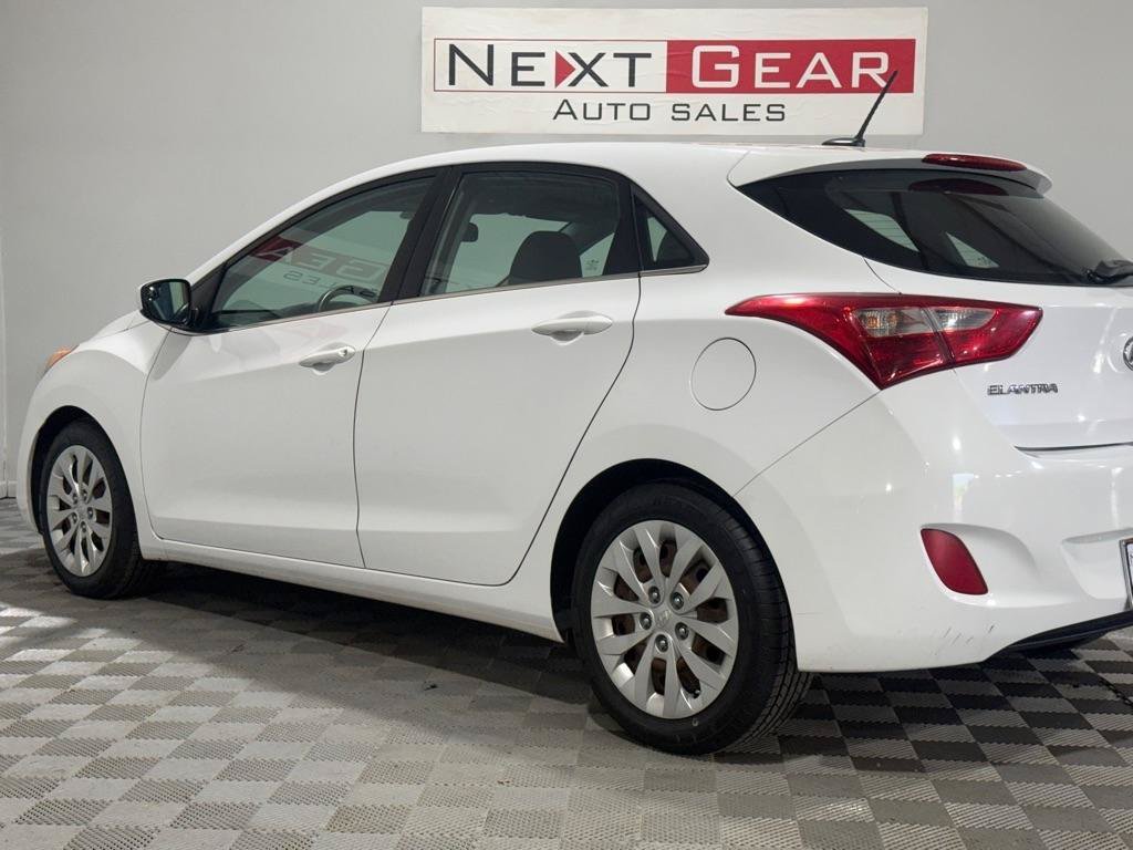 Used 2017 Hyundai Elantra GT FWD image 7