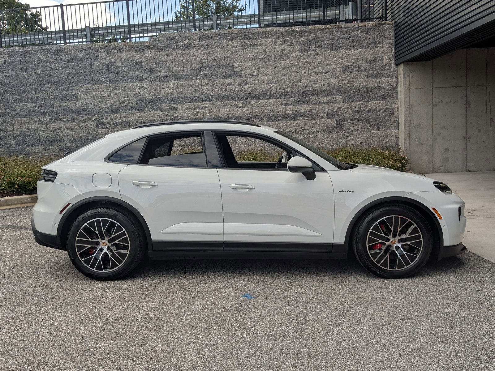 New 2025 Porsche Macan 4S Electric image 8