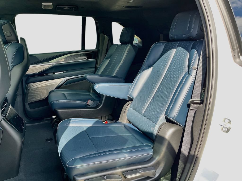 Certified 2025 Cadillac Escalade IQ Luxury 2 w/ LPO, Premium Carpet Package AWD/4WD image 30