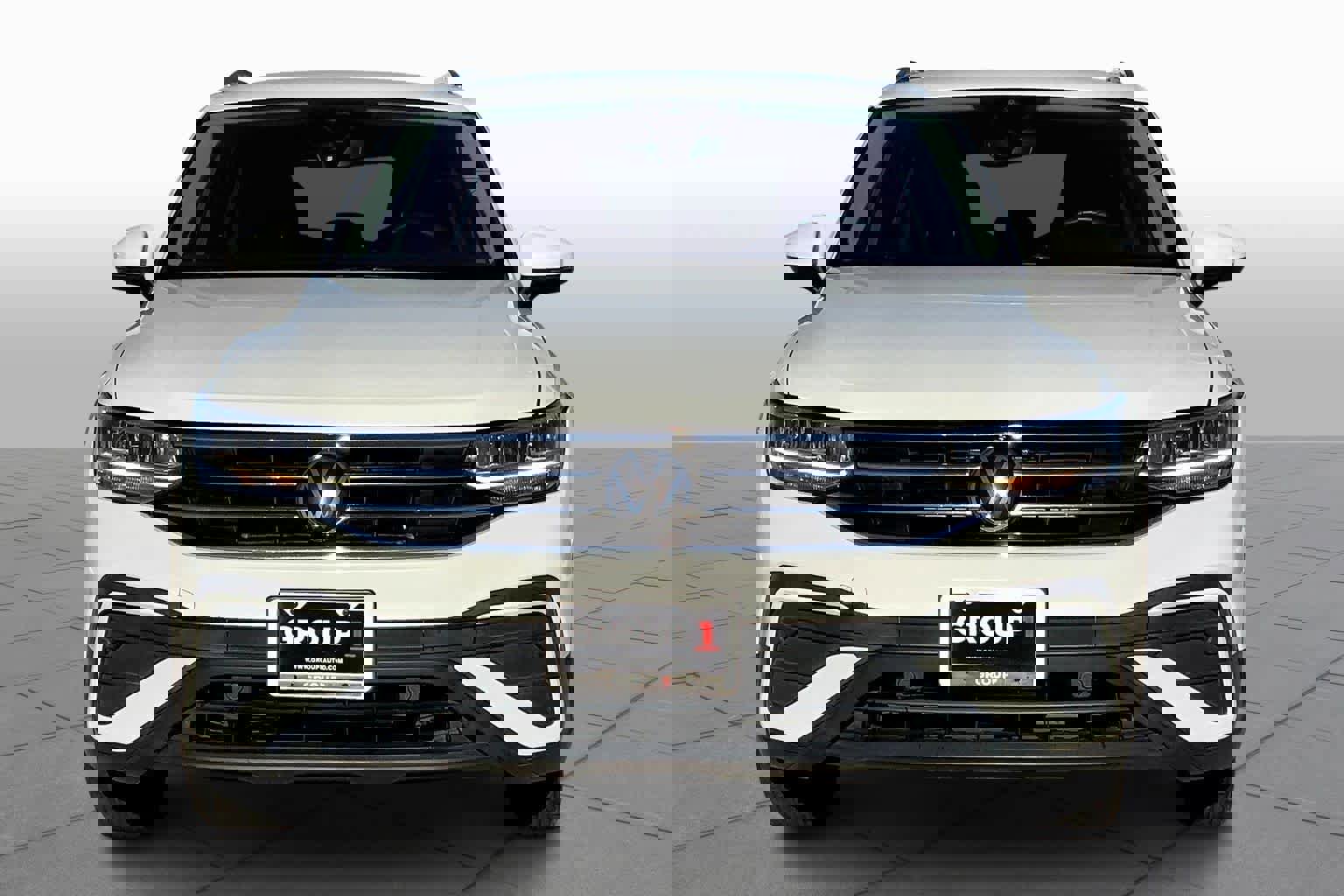 Used 2023 Volkswagen Tiguan SE image 3