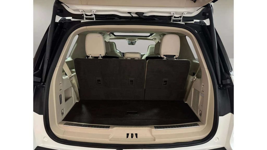 Certified 2021 Lincoln Navigator Reserve AWD/4WD image 30