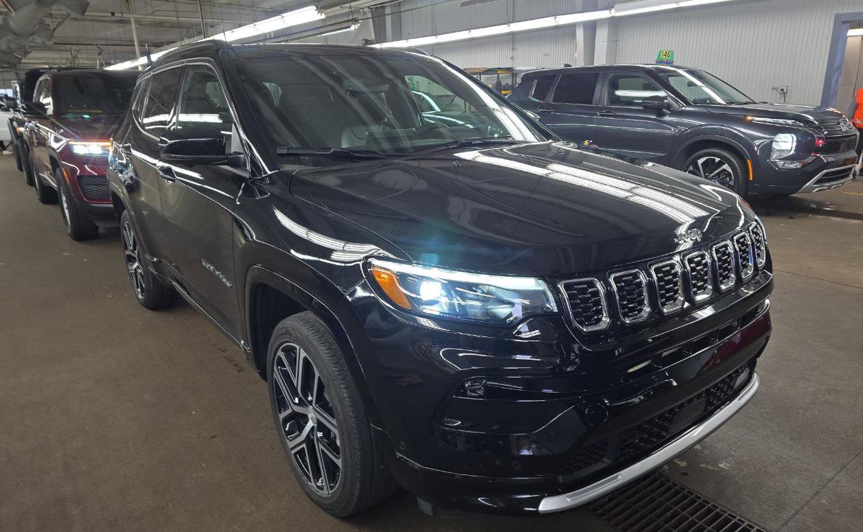 Used 2024 Jeep Compass Limited w/ Elite Group AWD/4WD image 1
