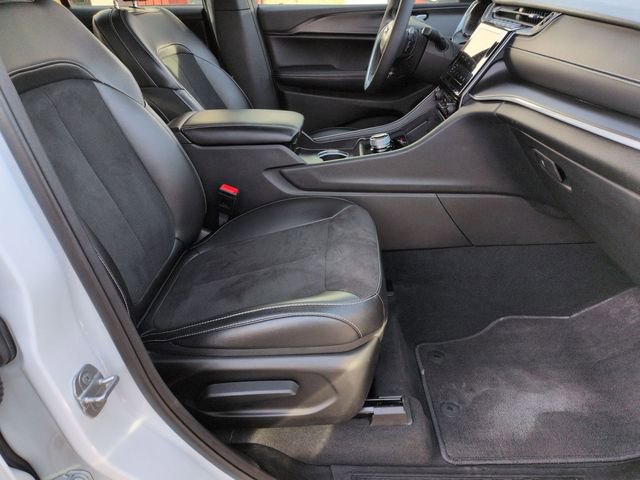 Certified 2025 Jeep Grand Cherokee Altitude image 29