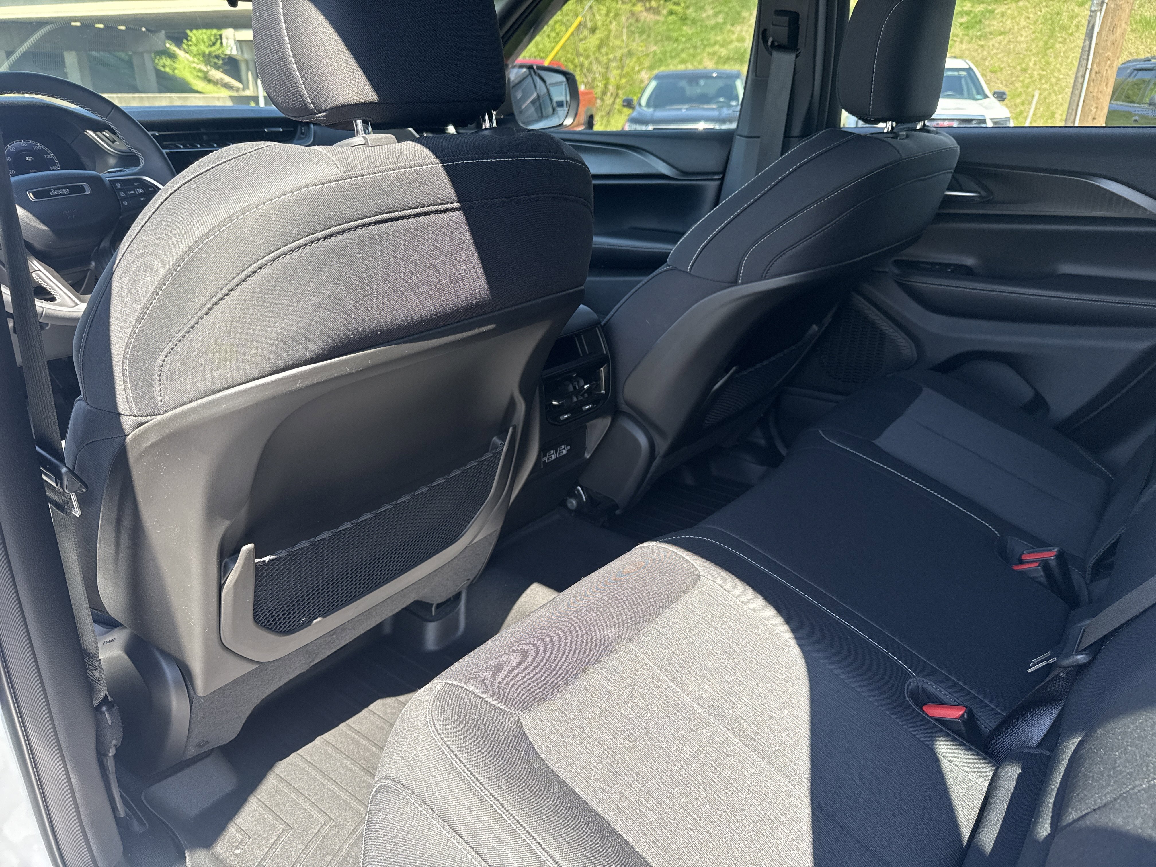 Used 2024 Jeep Grand Cherokee Laredo X w/ Trailer Tow Package AWD/4WD image 14