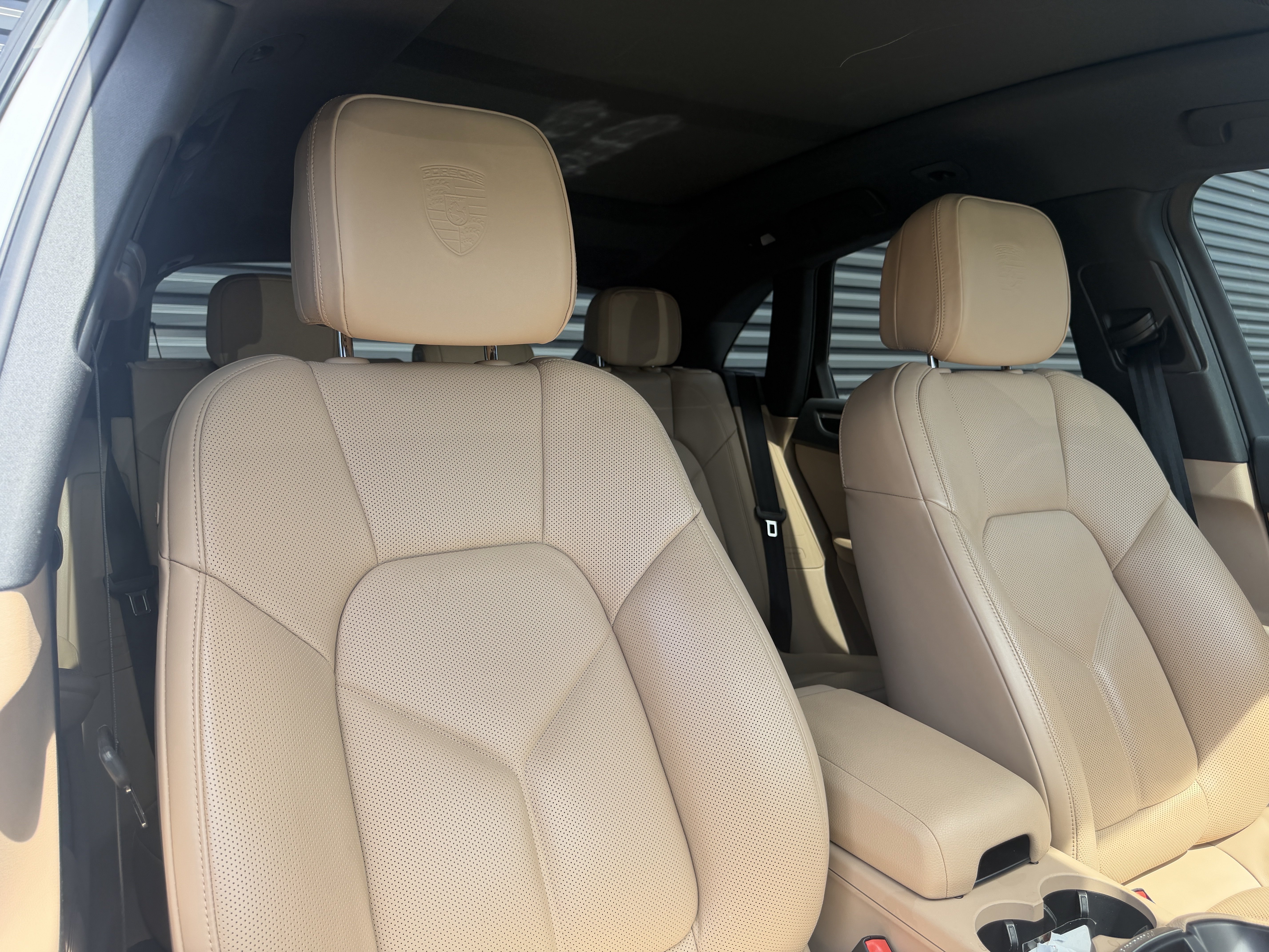 Certified 2024 Porsche Macan AWD/4WD image 21