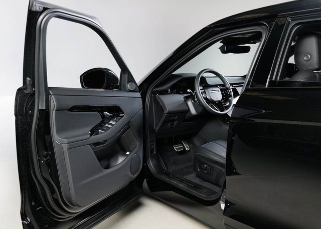 New 2025 Land Rover Range Rover Evoque Dynamic SE AWD/4WD image 17