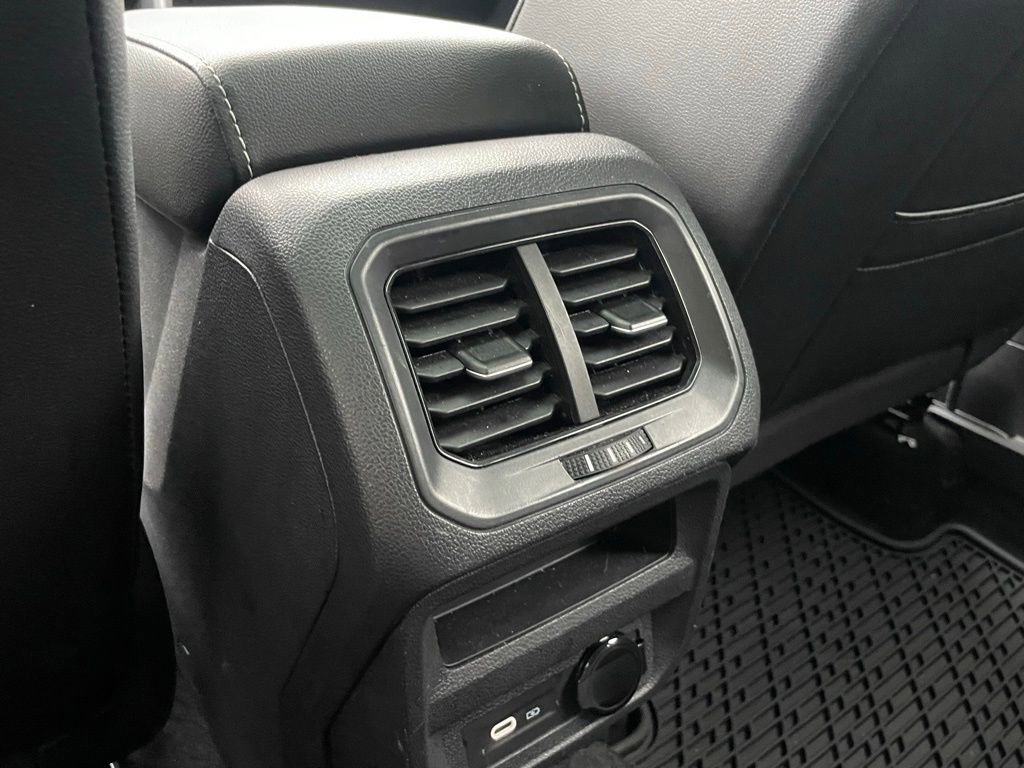 Used 2024 Volkswagen Tiguan SE R-Line image 26
