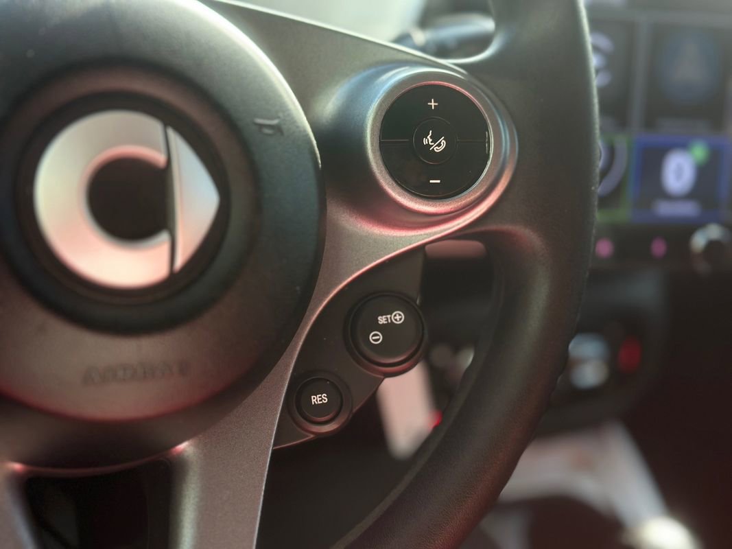 Used 2017 smart fortwo pure image 10