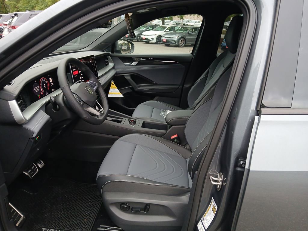 New 2026 Volkswagen Tiguan SE R-Line image 9