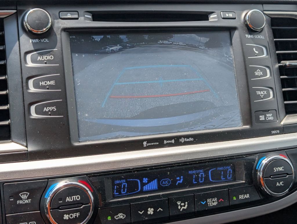 Used 2018 Toyota Highlander XLE image 23