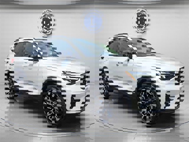 New 2025 Volvo XC40 B5 Ultra w/ Climate Package
