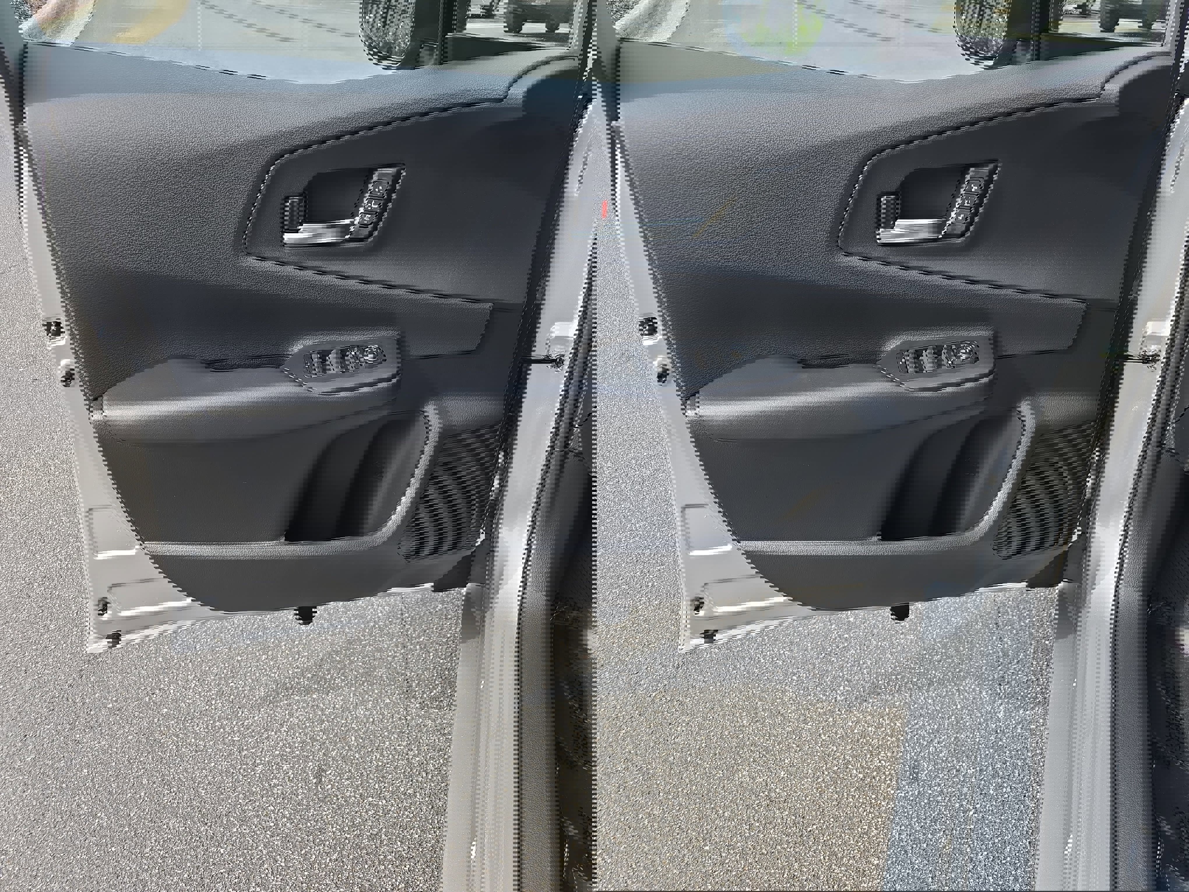 Used 2025 Toyota Prius Plug-In Hybrid image 28