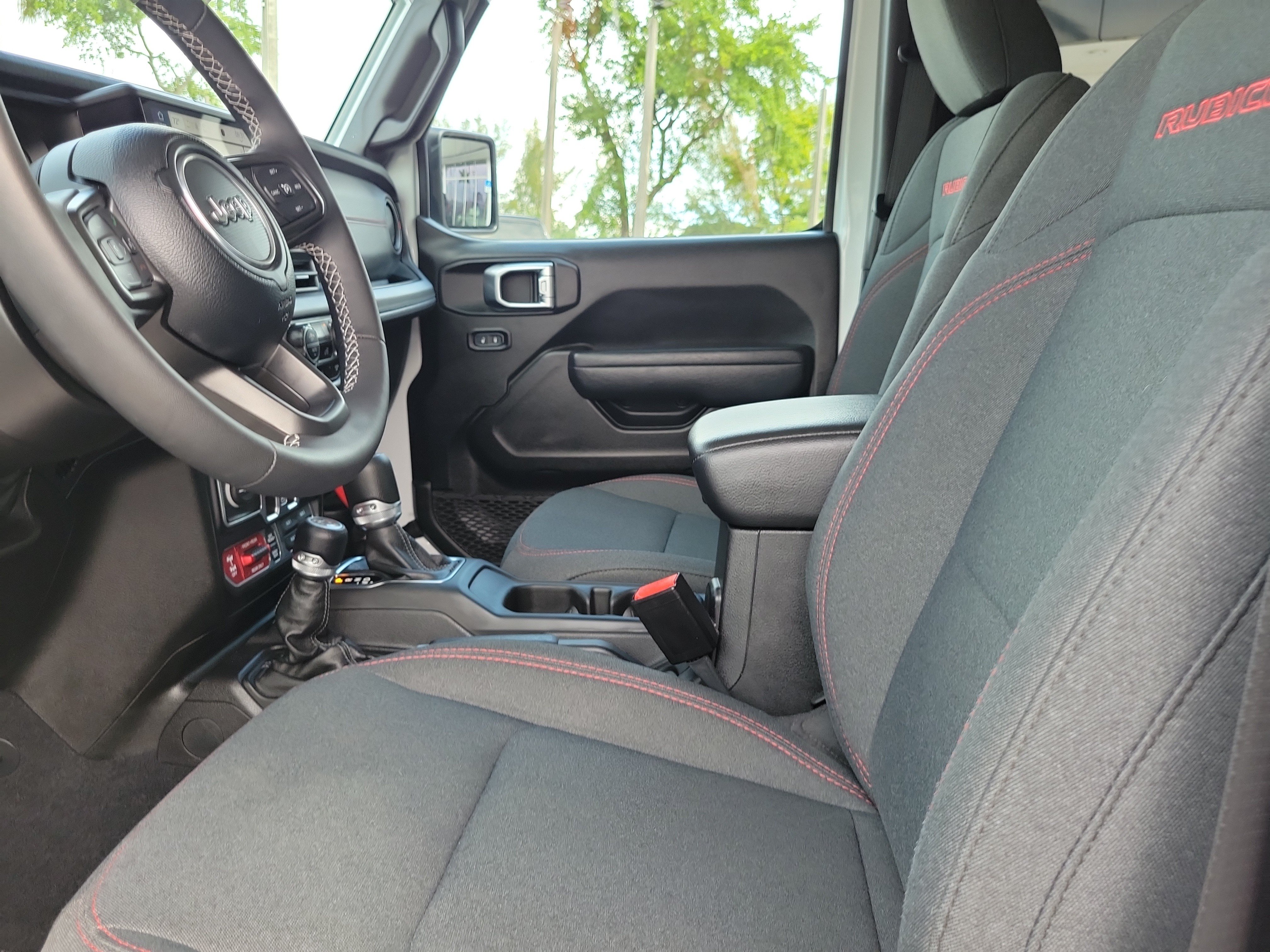 Used 2025 Jeep Gladiator Rubicon AWD/4WD image 11