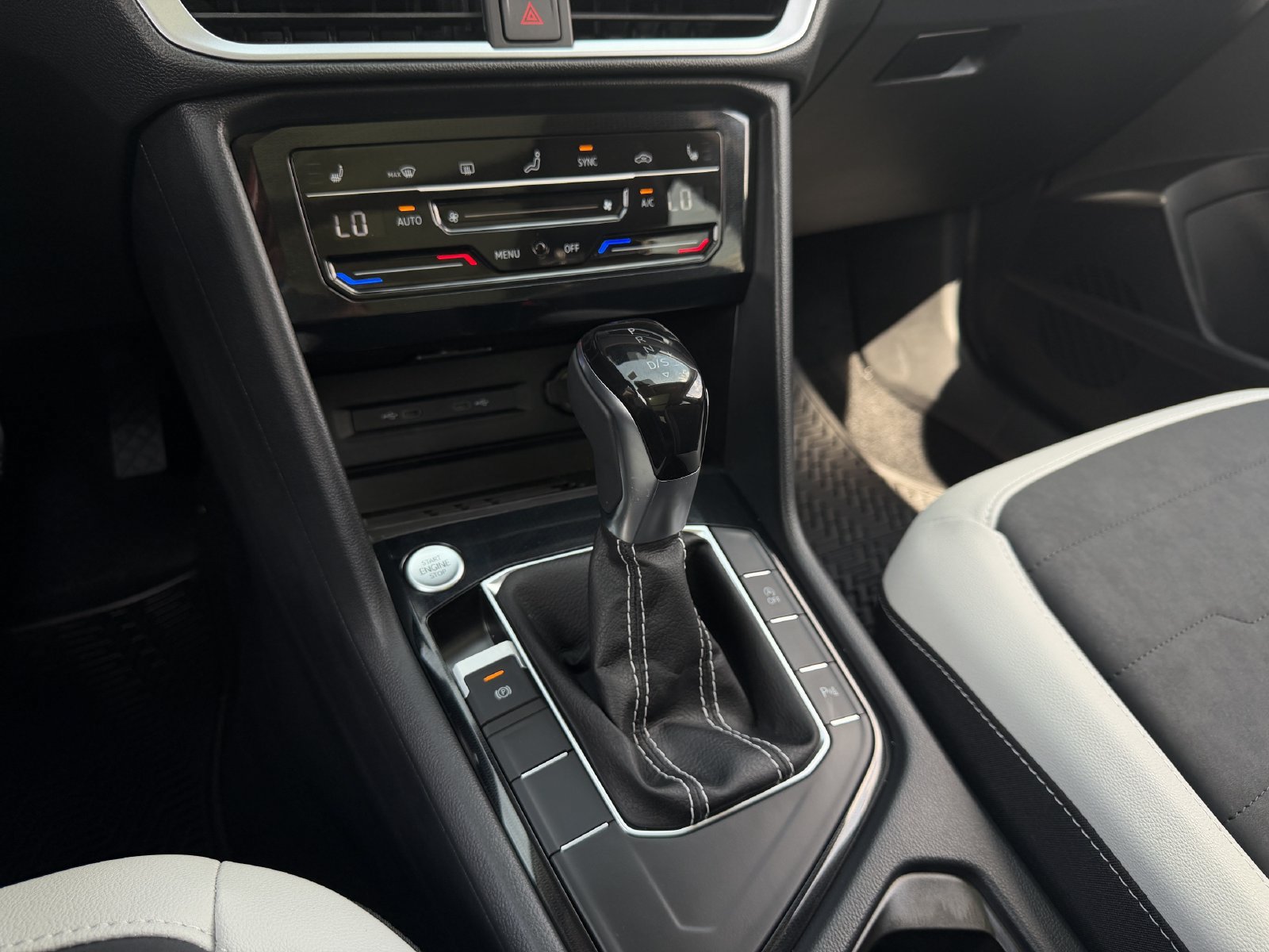 New 2026 Volkswagen Taos SE FWD image 18