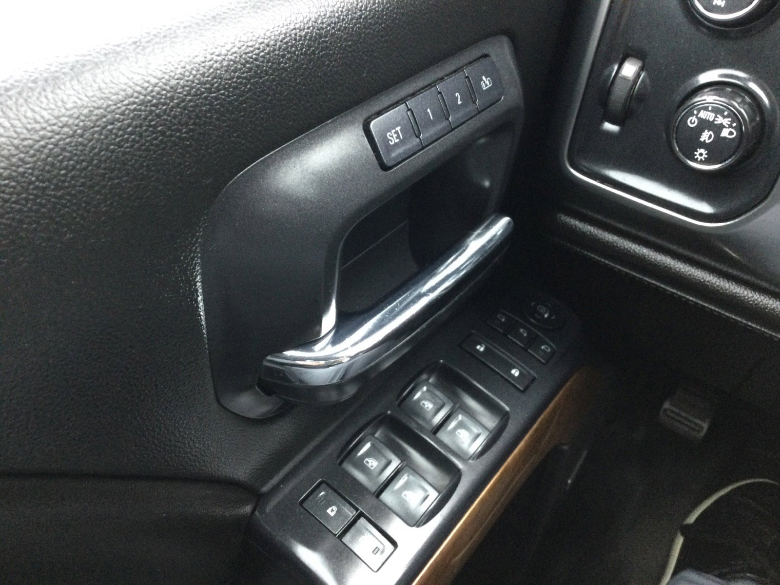 Used 2015 Chevrolet Silverado 1500 LTZ w/ LTZ Plus Package AWD/4WD image 22