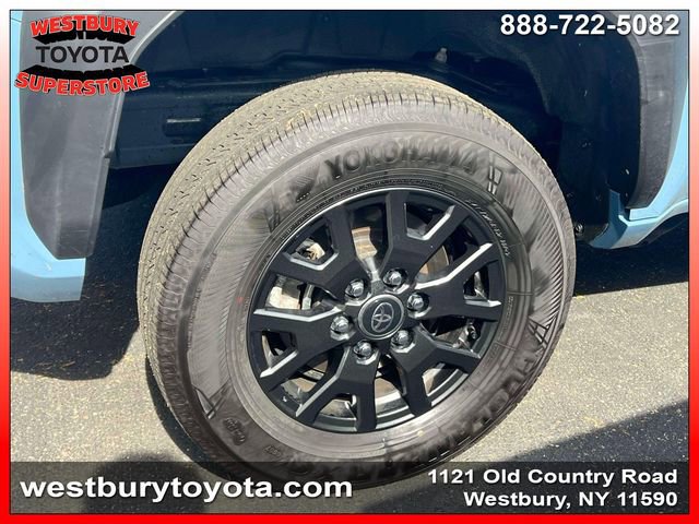Used 2025 Toyota 4Runner SR5 AWD/4WD image 12