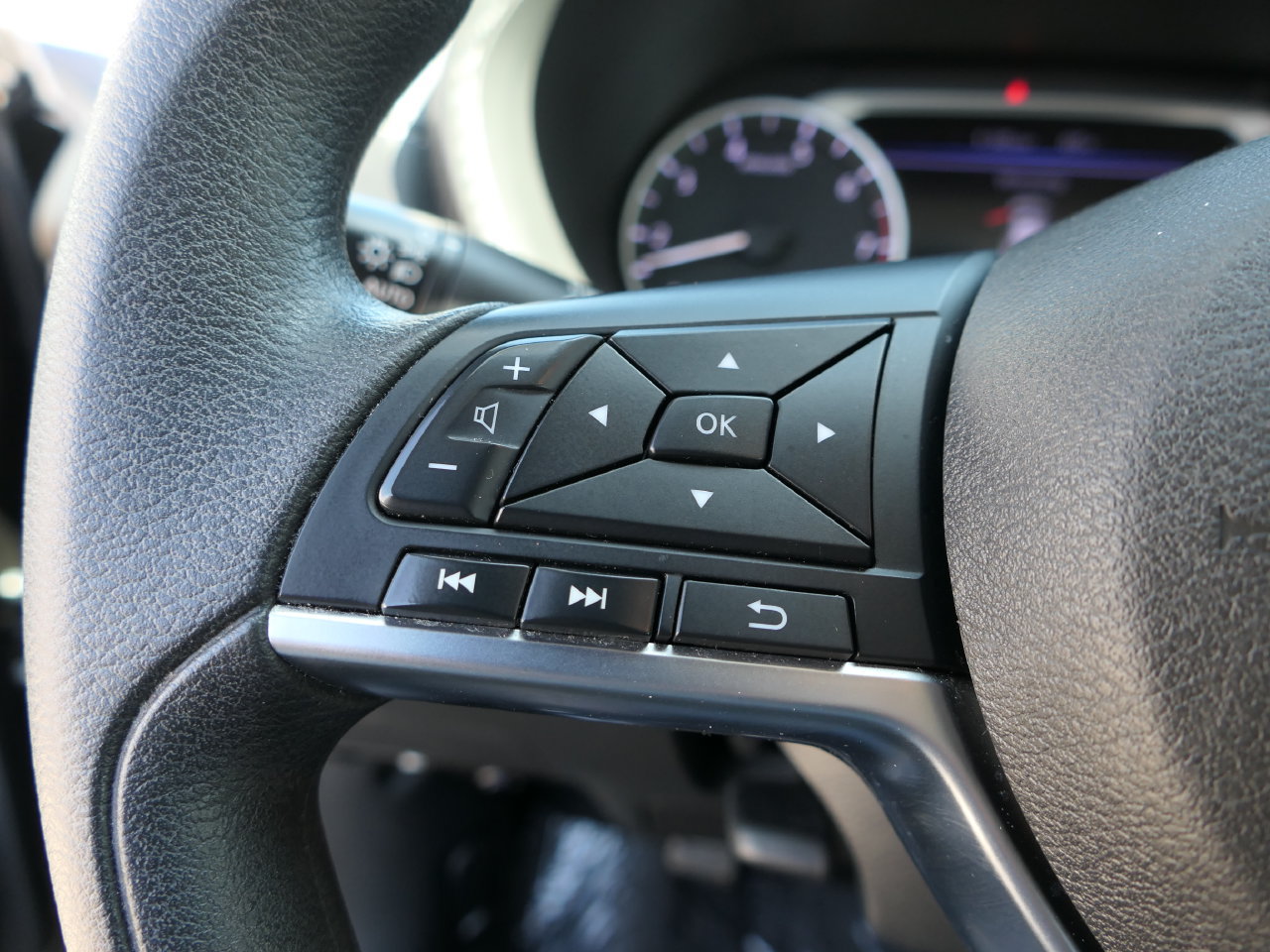 Used 2024 Nissan Sentra SV FWD image 14
