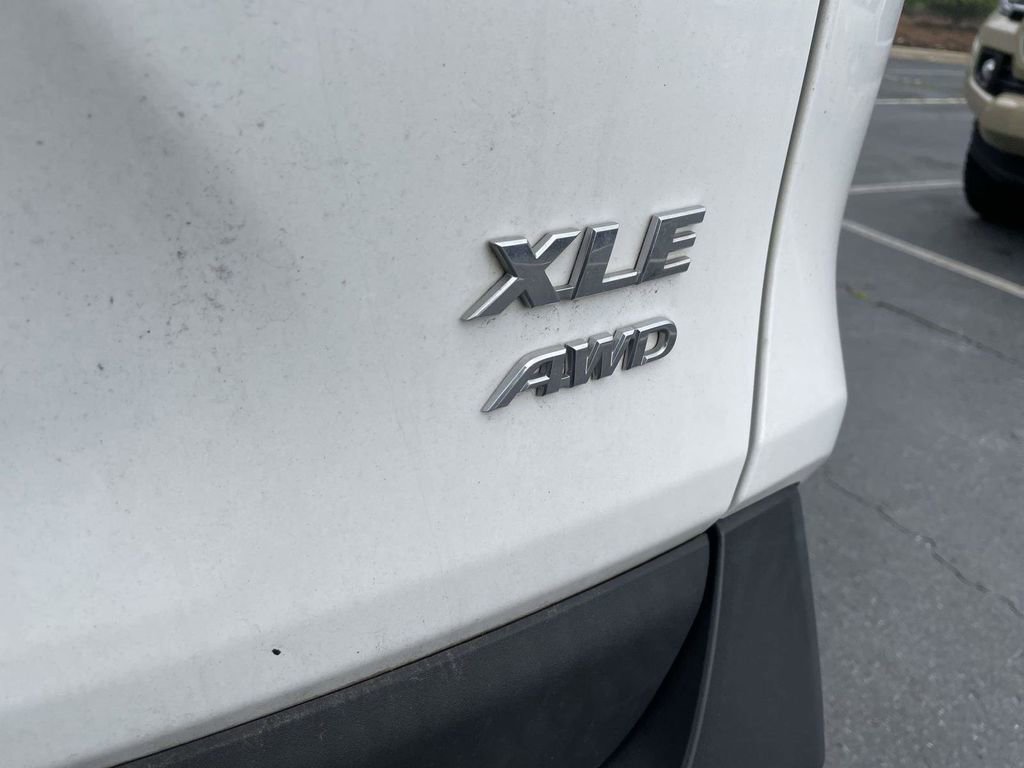 Used 2022 Toyota RAV4 XLE AWD/4WD image 18