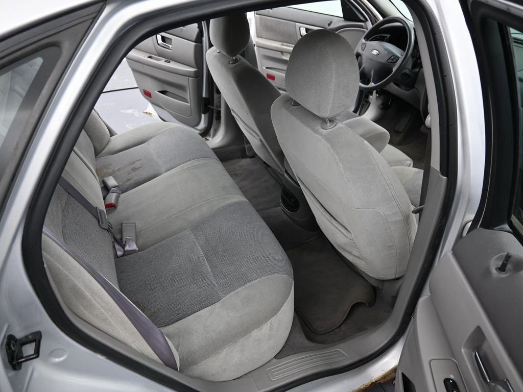 Used 2002 Ford Taurus SE image 25