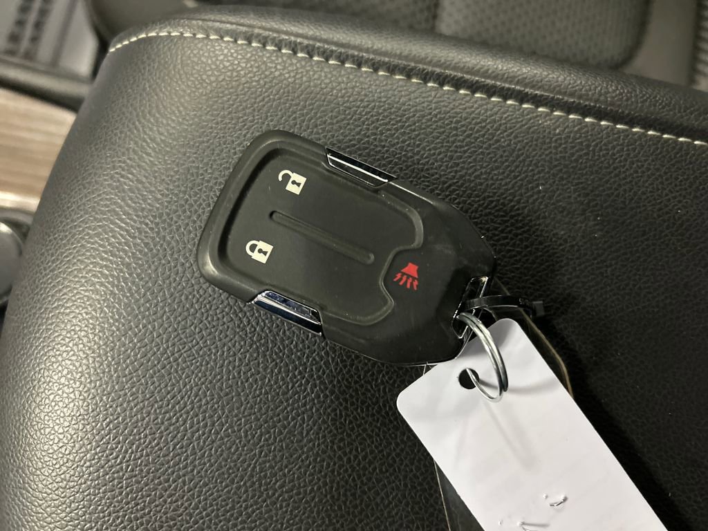 Used 2023 GMC Acadia SLE image 22