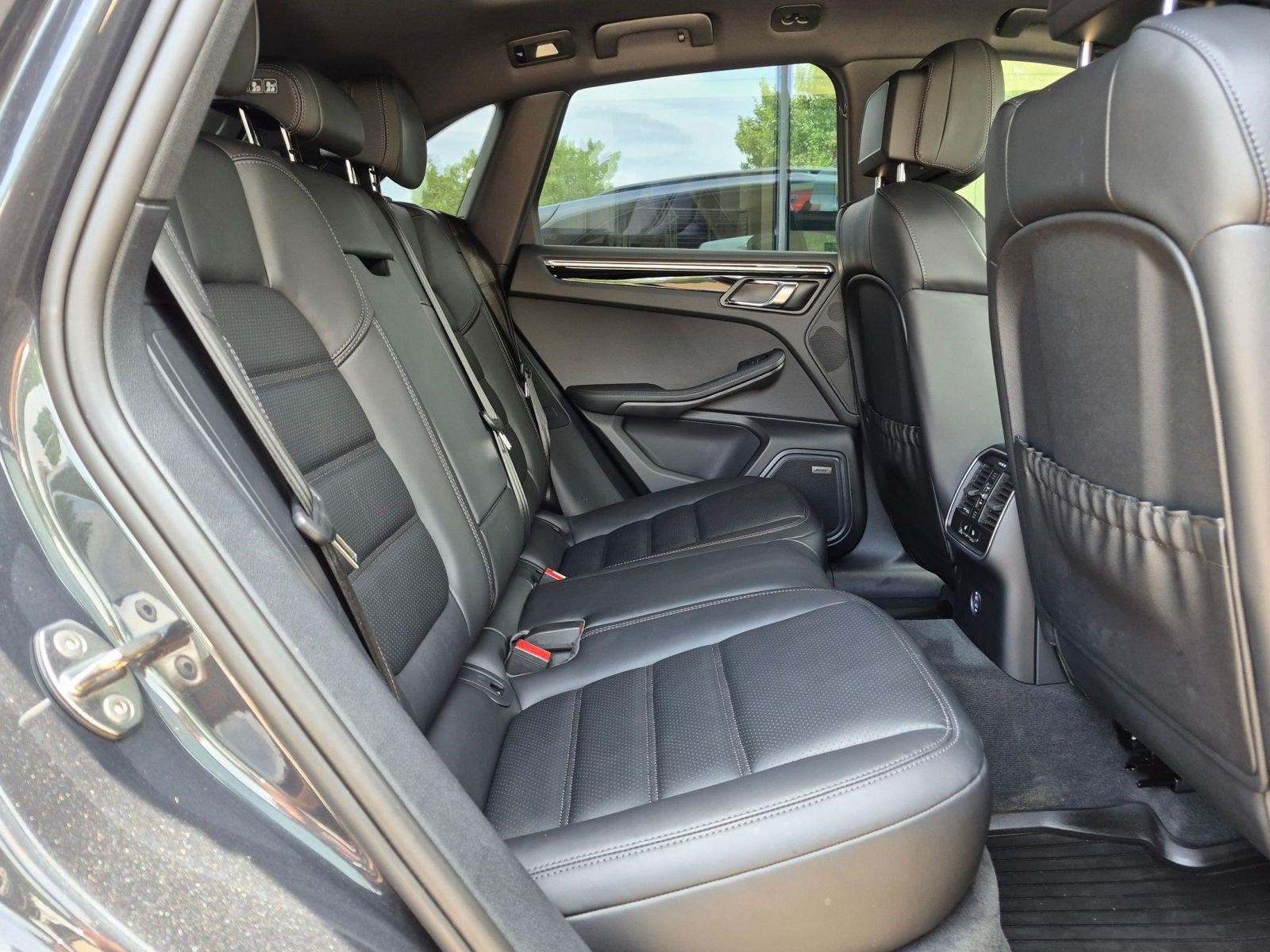 Certified 2026 Porsche Macan AWD/4WD image 22