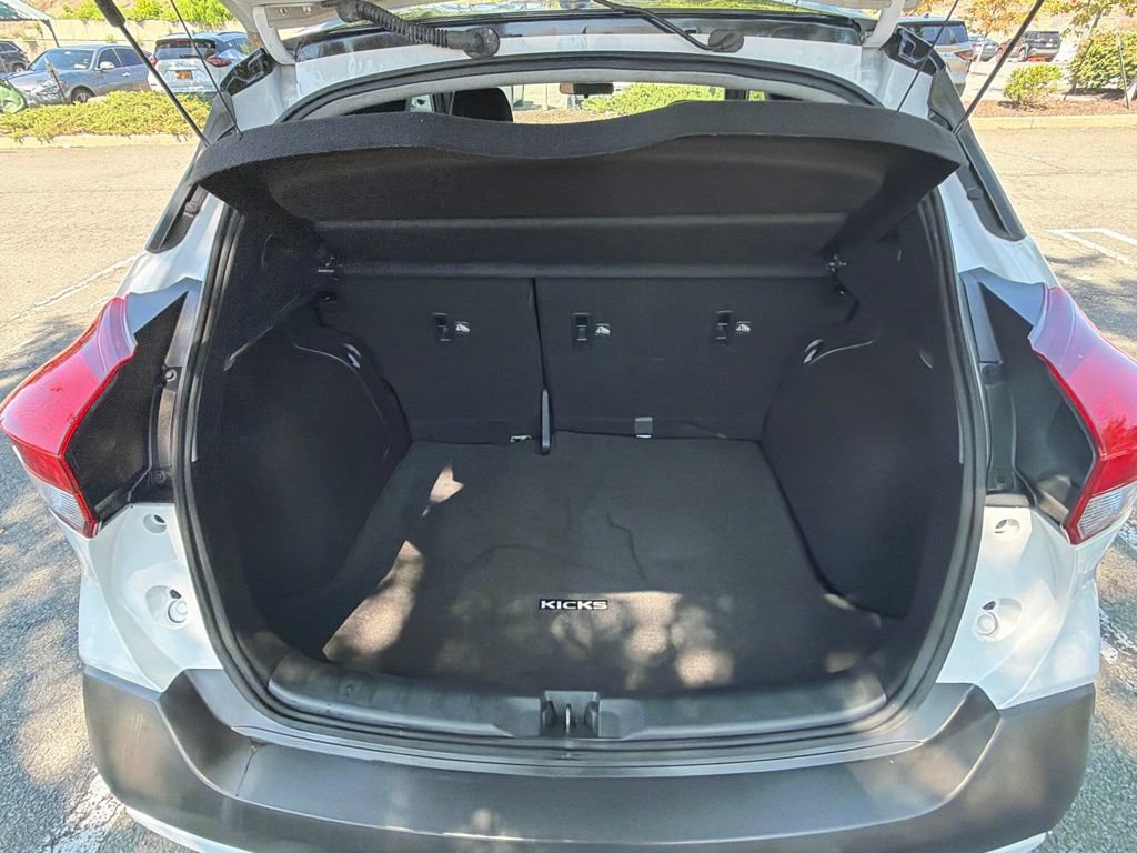 Used 2019 Nissan Kicks SR FWD image 29