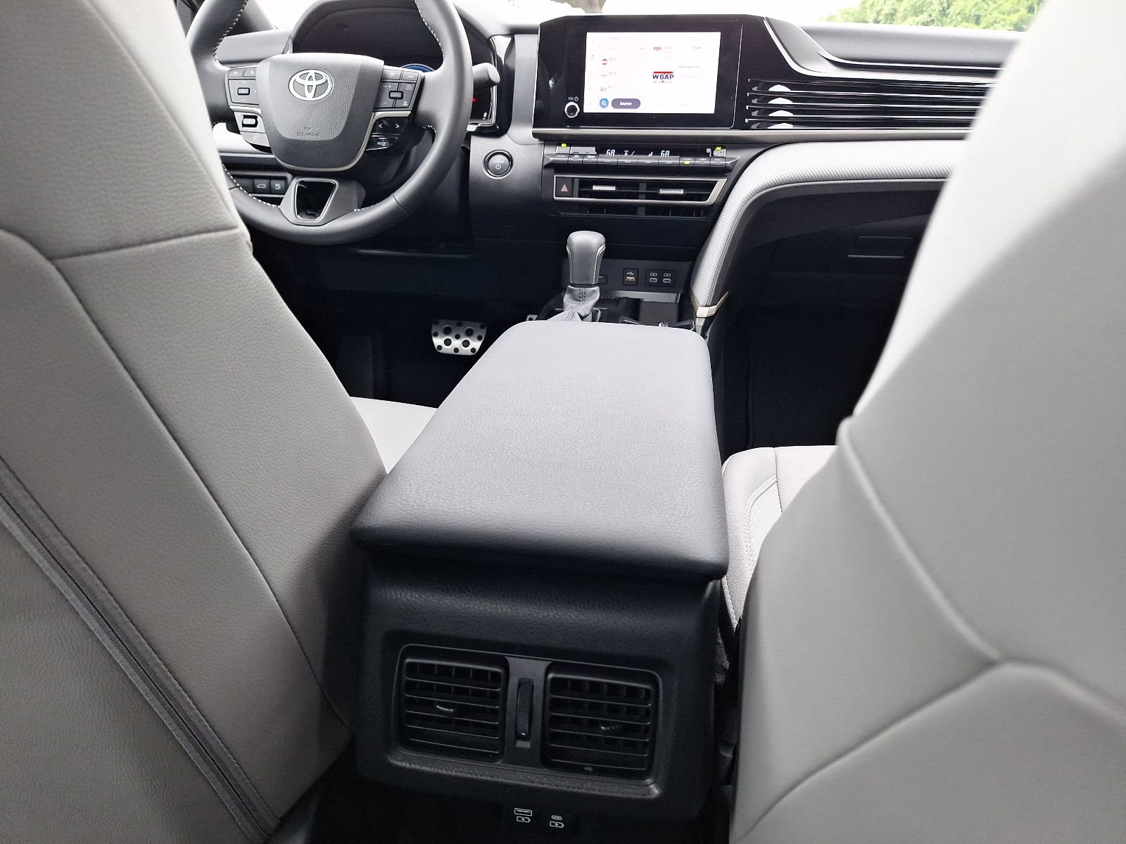 Used 2025 Toyota Camry SE FWD image 32