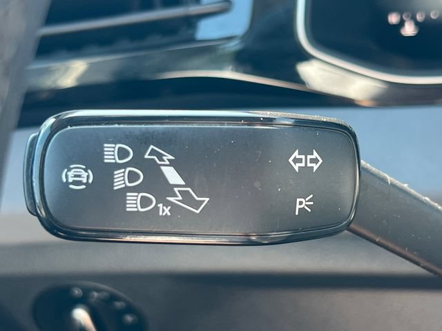 Used 2025 Volkswagen Jetta SE FWD image 27