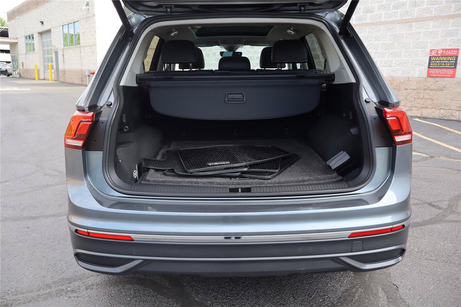 Certified 2022 Volkswagen Tiguan SE w/ Panoramic Sunroof Package AWD/4WD image 5