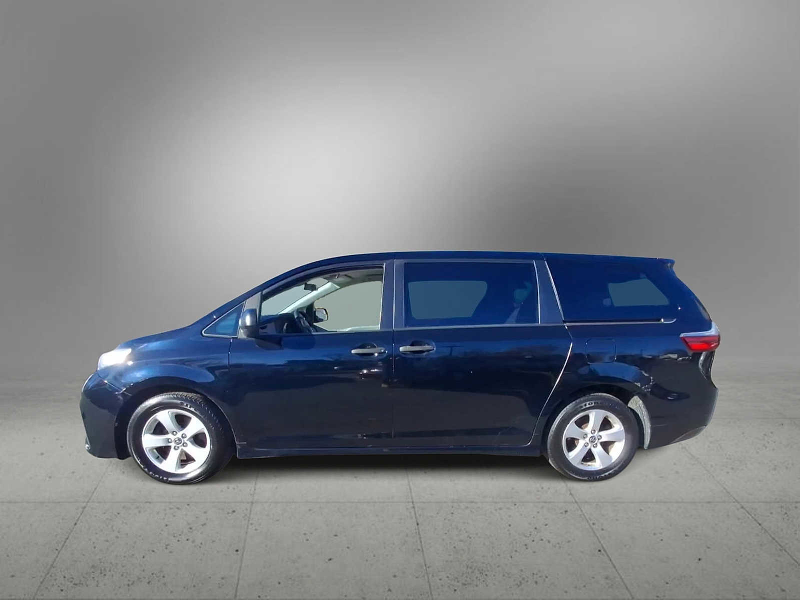 Used 2020 Toyota Sienna L image 5
