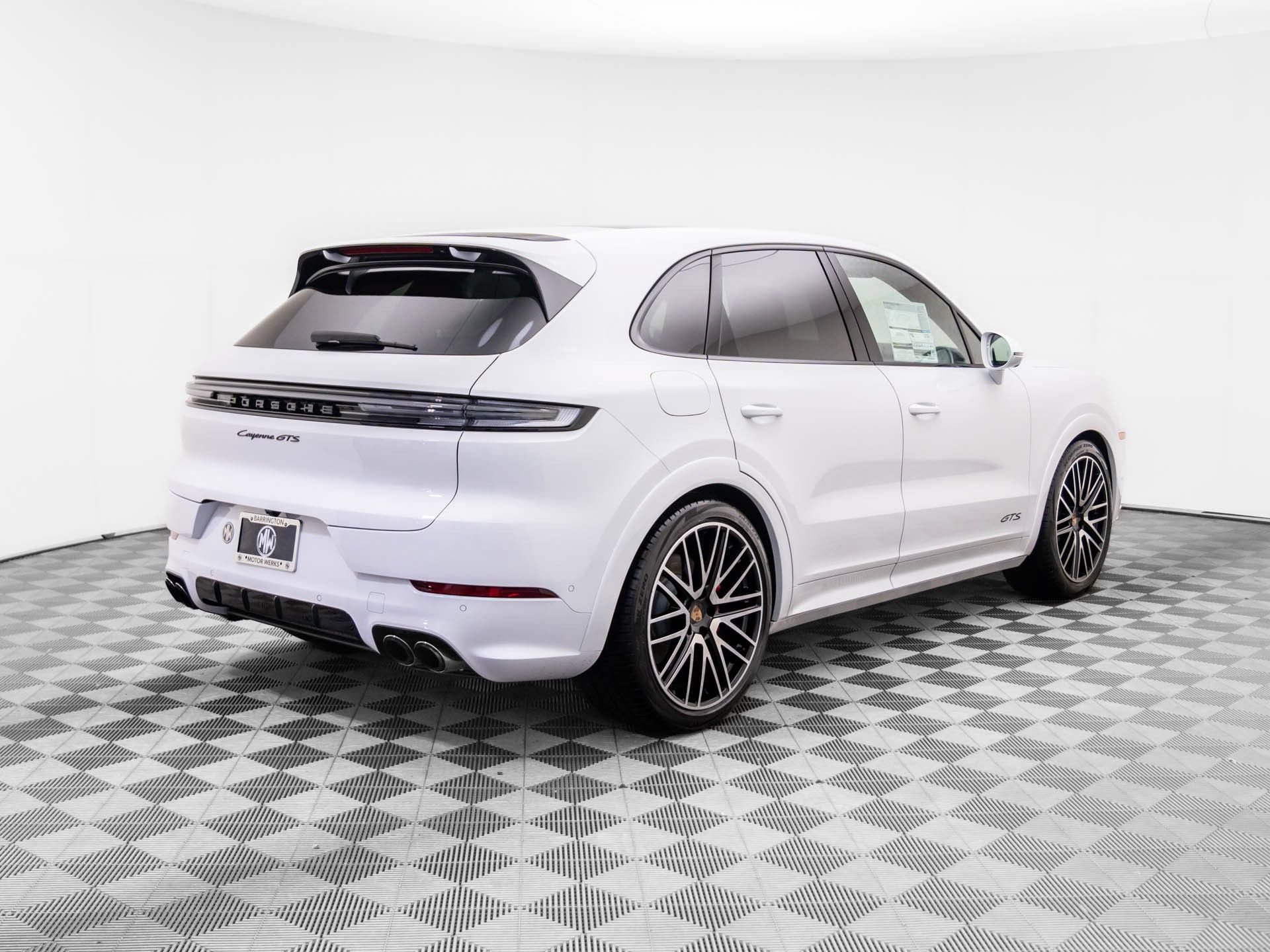 Used 2026 Porsche Cayenne GTS AWD/4WD image 8